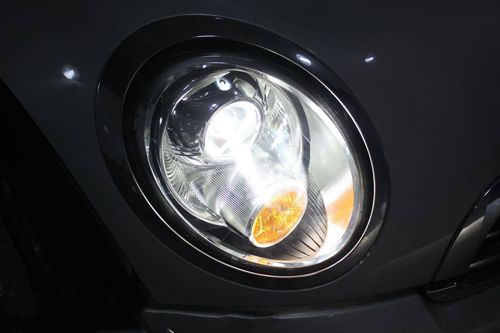 面對(duì)來勢(shì)洶洶的 價(jià)格戰(zhàn) 汽車照明企業(yè)需從這三點(diǎn)發(fā)力