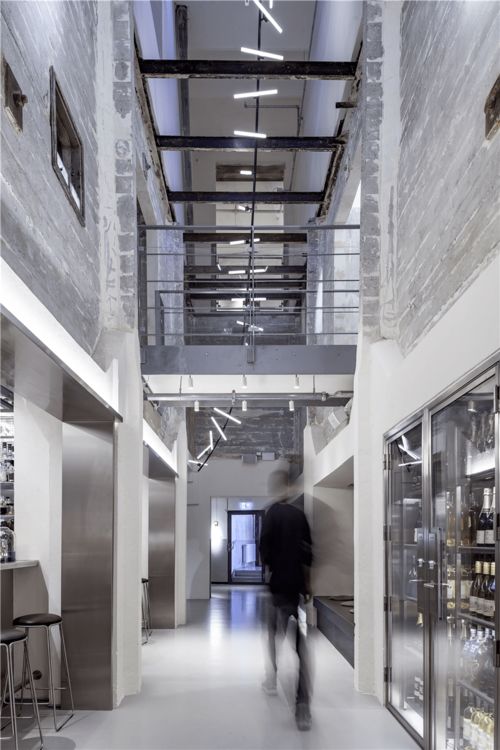 工業(yè)風(fēng)重生 啤酒廠爆改時(shí)尚酒店，燈光照明的藝術(shù)蛻變